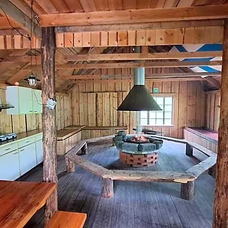Metsaesydaen Moekki 1 Minttumaari Camping